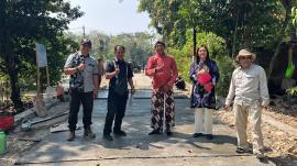 Dinas Tenaga Kerja DIY Tinjau Pembangunan Cor Blok PKTN di Pulutan
